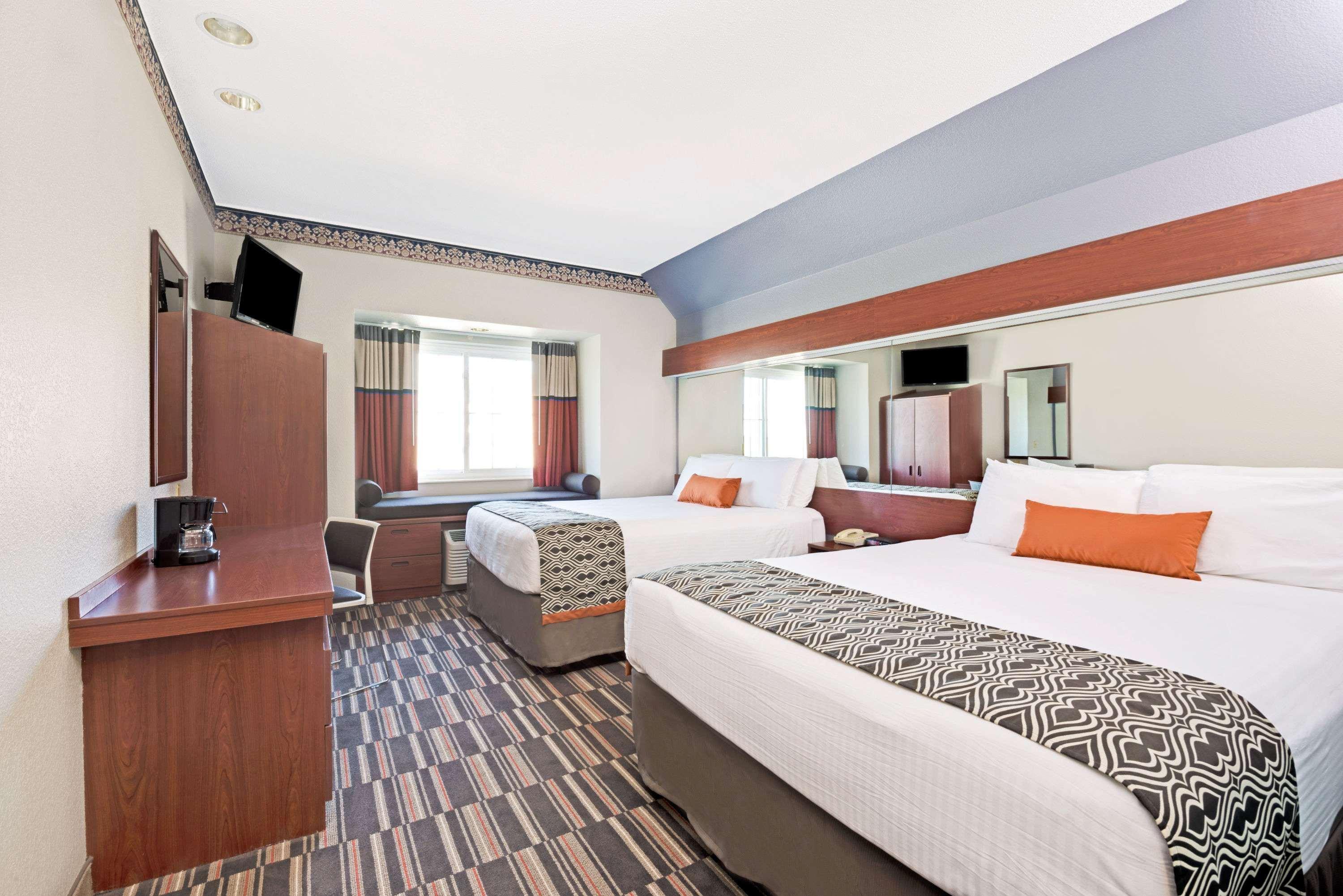 Microtel Inn&Suites Urbandale Esterno foto
