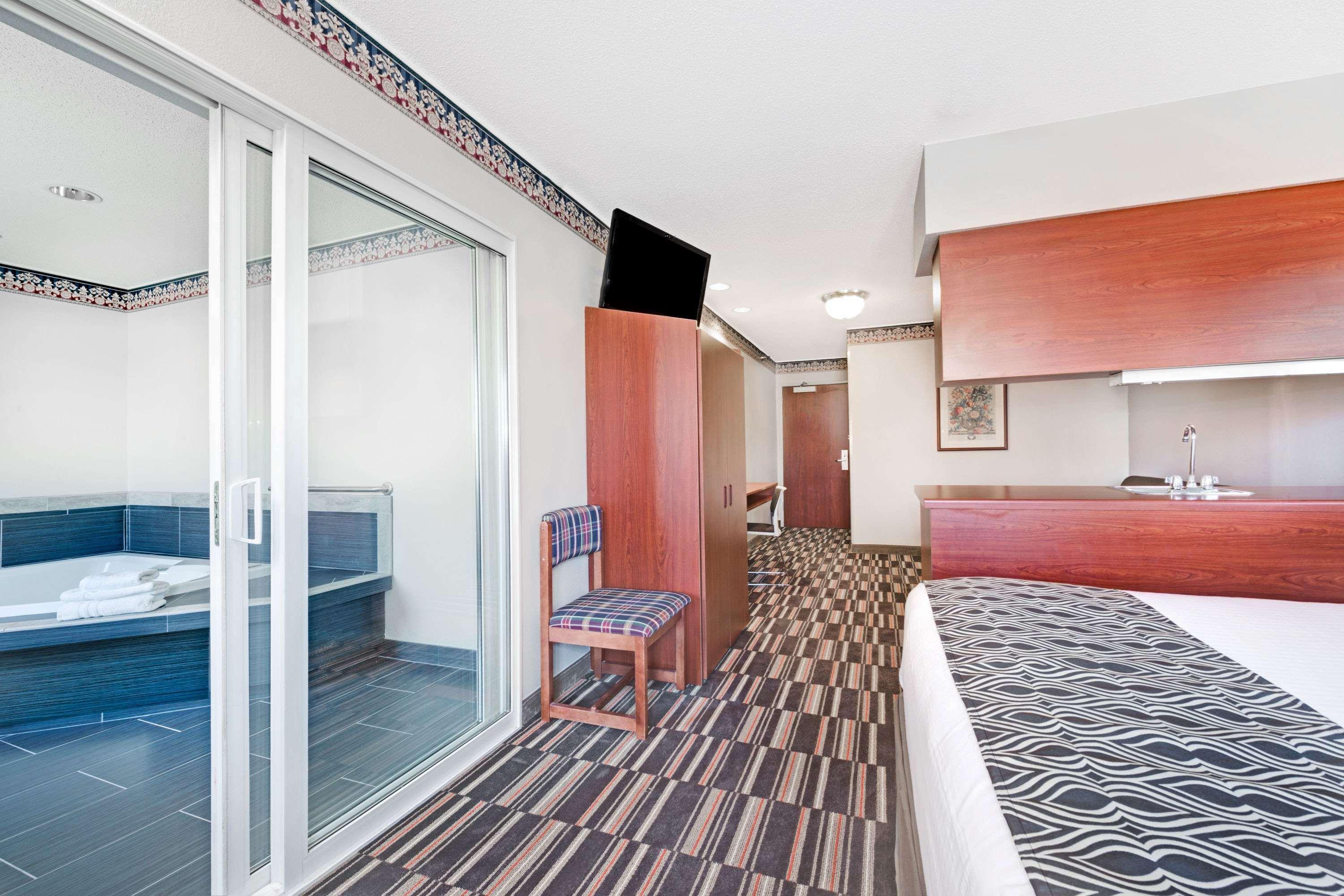 Microtel Inn&Suites Urbandale Esterno foto